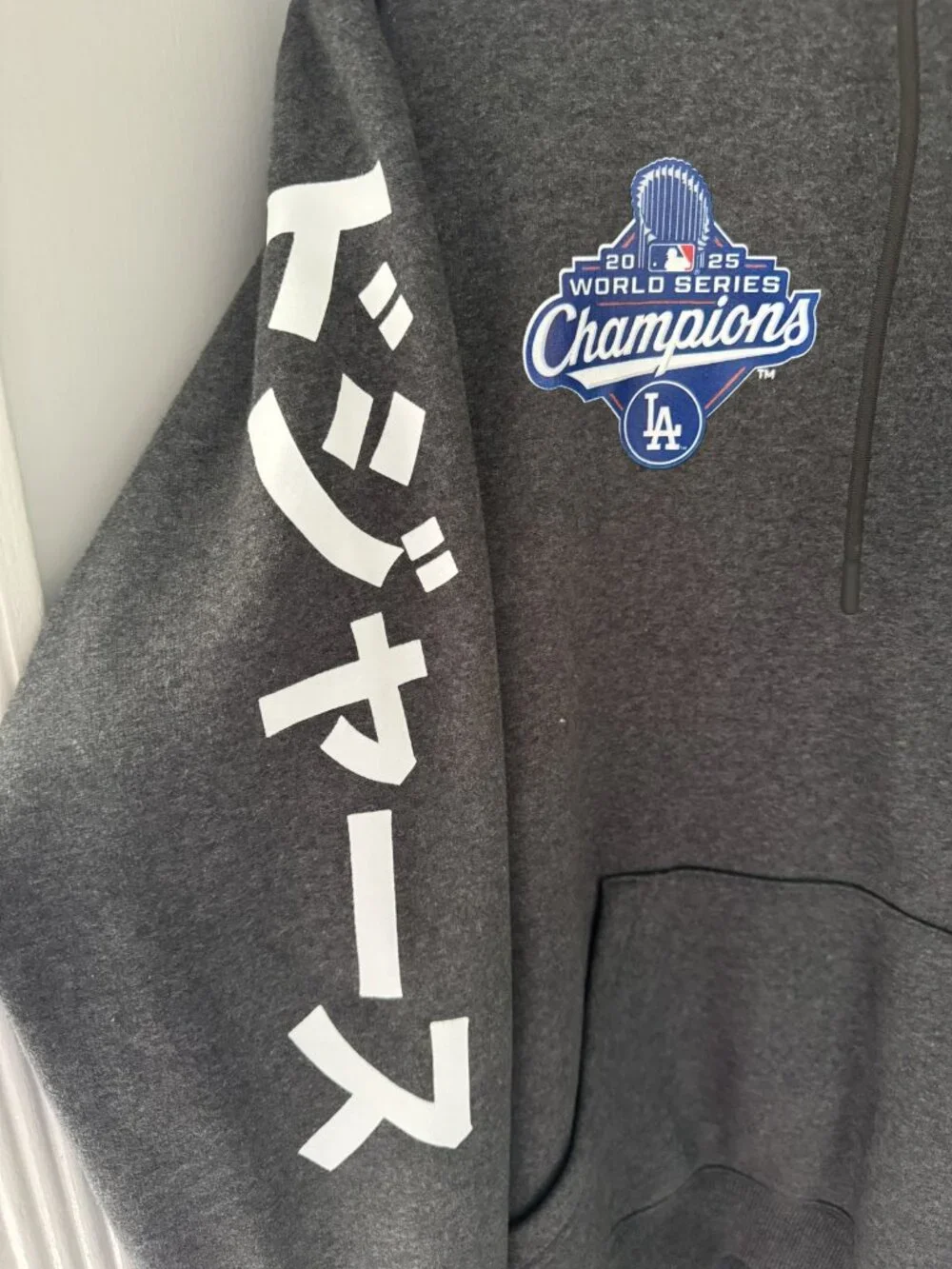 Dodgers Size M World Series Champions Hoodie with Murakami